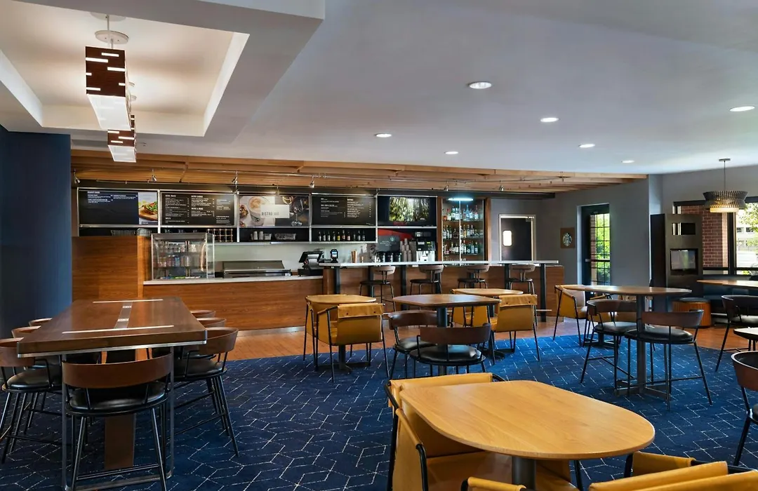 Courtyard By Marriott Omaha Aksarben Village-1