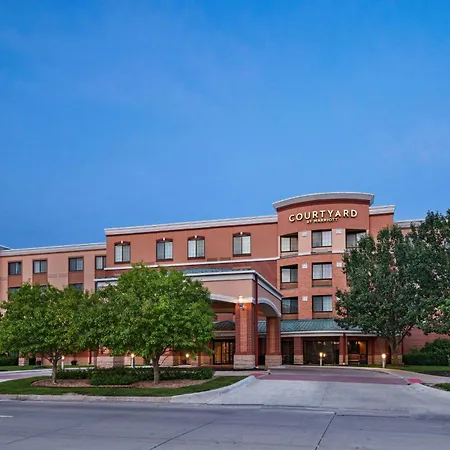 Courtyard By Marriott Omaha Aksarben Village-2