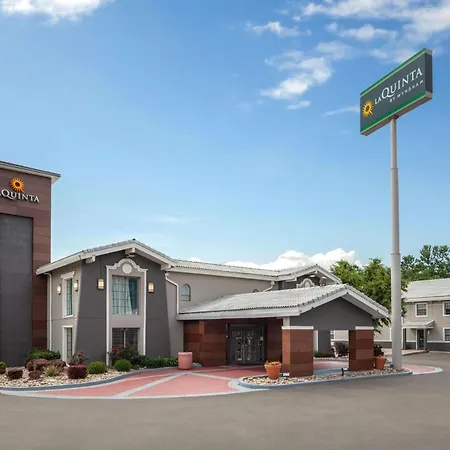 La Quinta Inn By Wyndham Omaha West-3